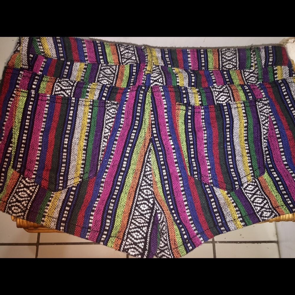VINTAGE VIBES 🚨🚨  short shorts too cute !